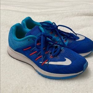 Womens Nike zoom elite 8 shoes size 9